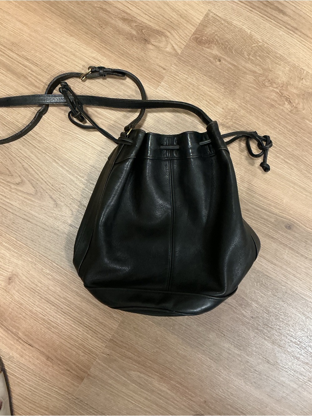 Vintage coach bucket bag in black - Picture 4 of 10